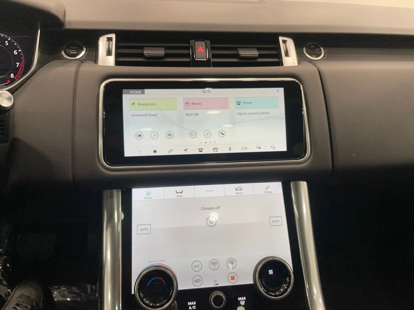 Used 2019 BLACK Land Rover HSE image 17