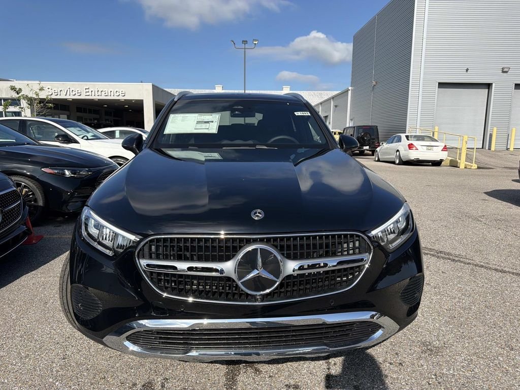 New 2027 Black Mercedes-Benz GLC 300 image 2