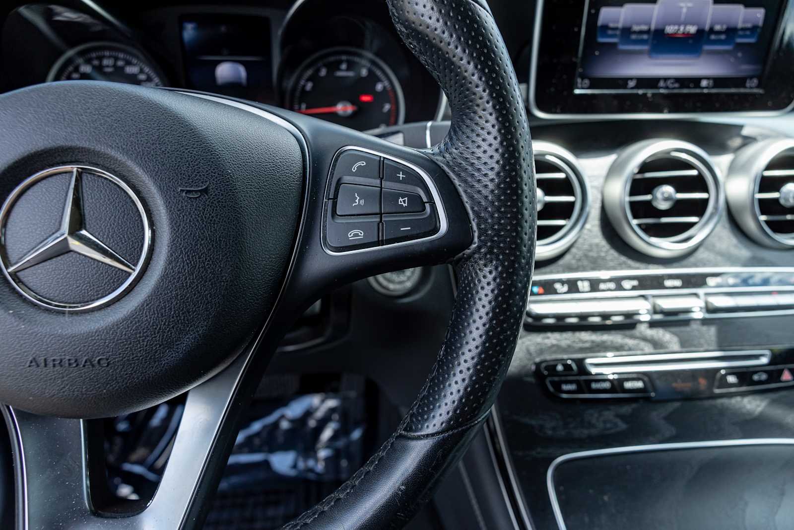 Used 2018 Black Mercedes-Benz GLC 300 image 17