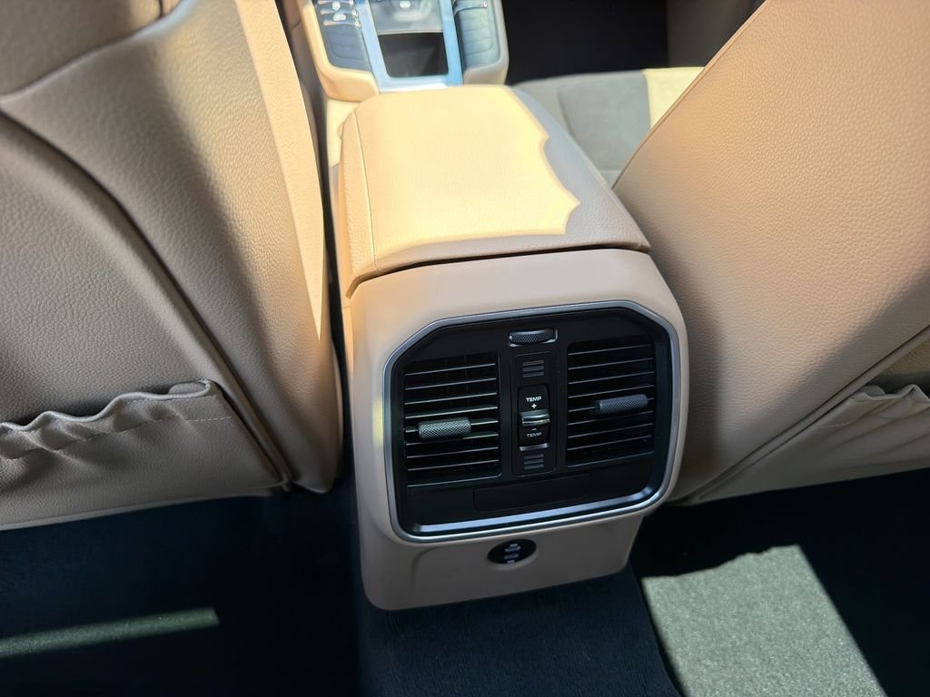 Used 2021  Porsche Base image 23