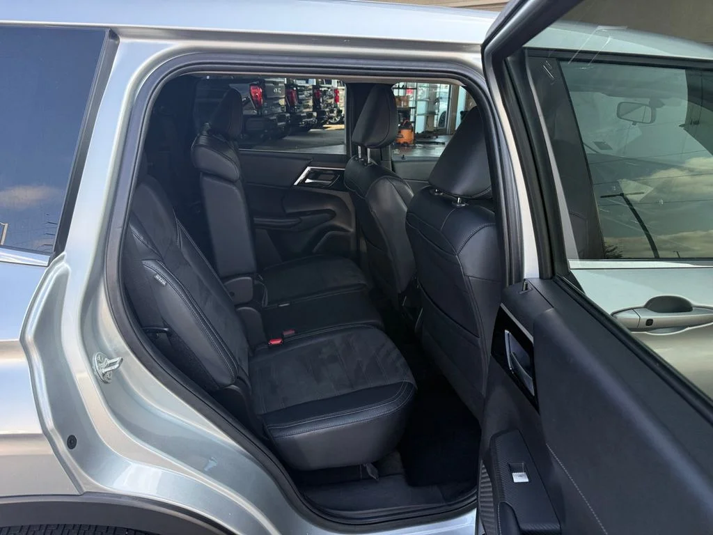 Used 2024 Red Mitsubishi SE image 32