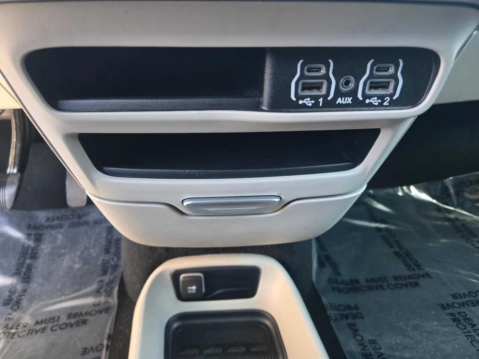 Used 2023  Chrysler LX image 19
