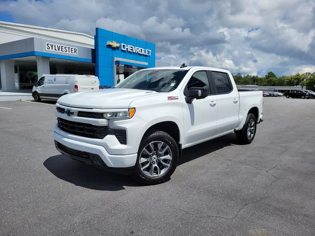 New 2026 Summit White Chevrolet RST image 2