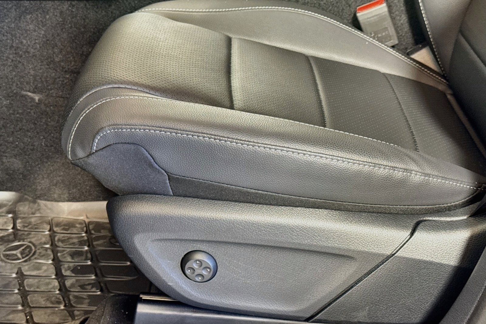 New 2026 Selenite Grey Metallic Mercedes-Benz GLE 450 image 17