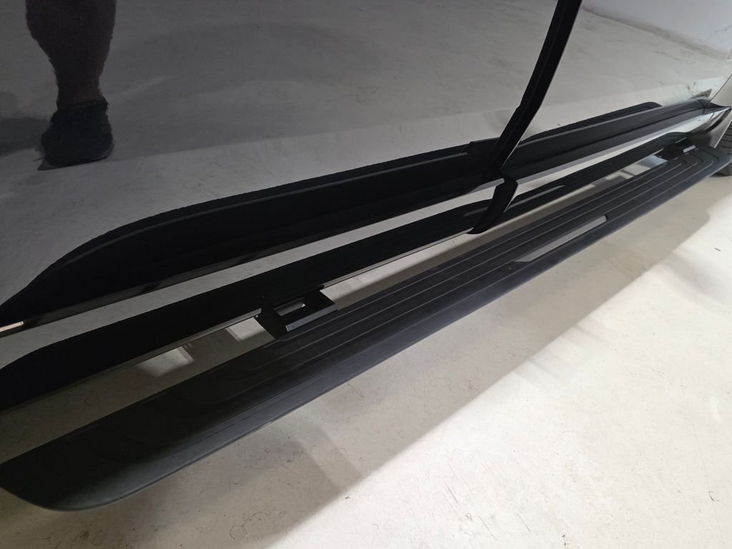 New 2026 Constellation Blue Ultra Metallic Gloss Land Rover SV image 35