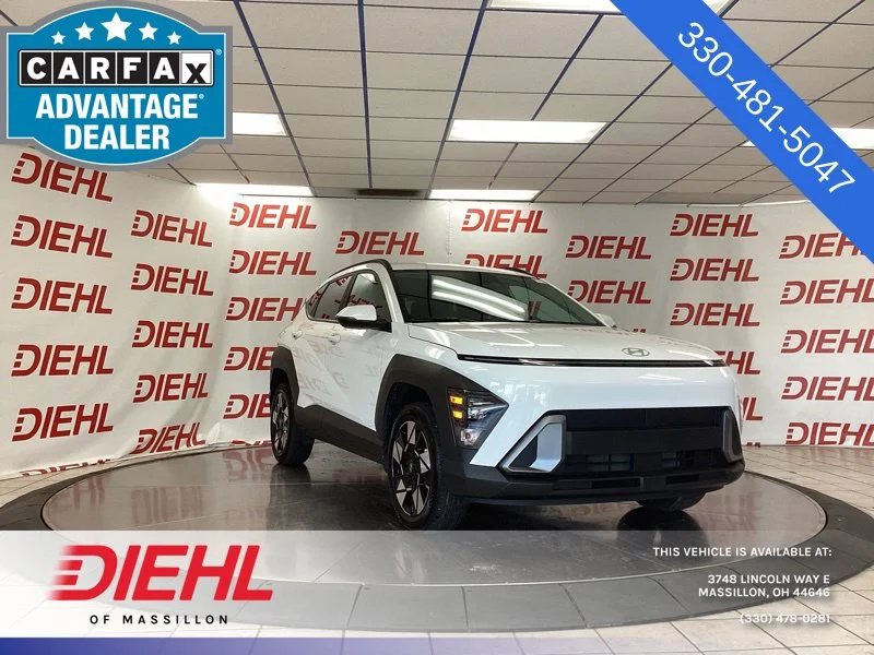 Used 2024 White Hyundai SEL image 1