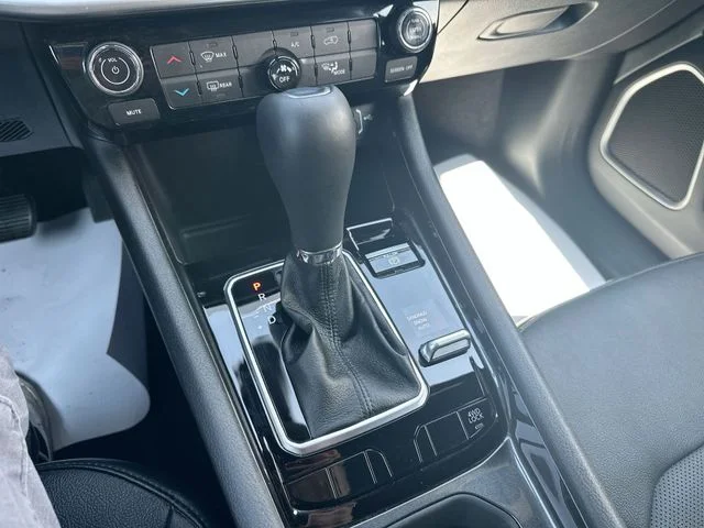 Used 2023 Gray Jeep Latitude Lux image 22