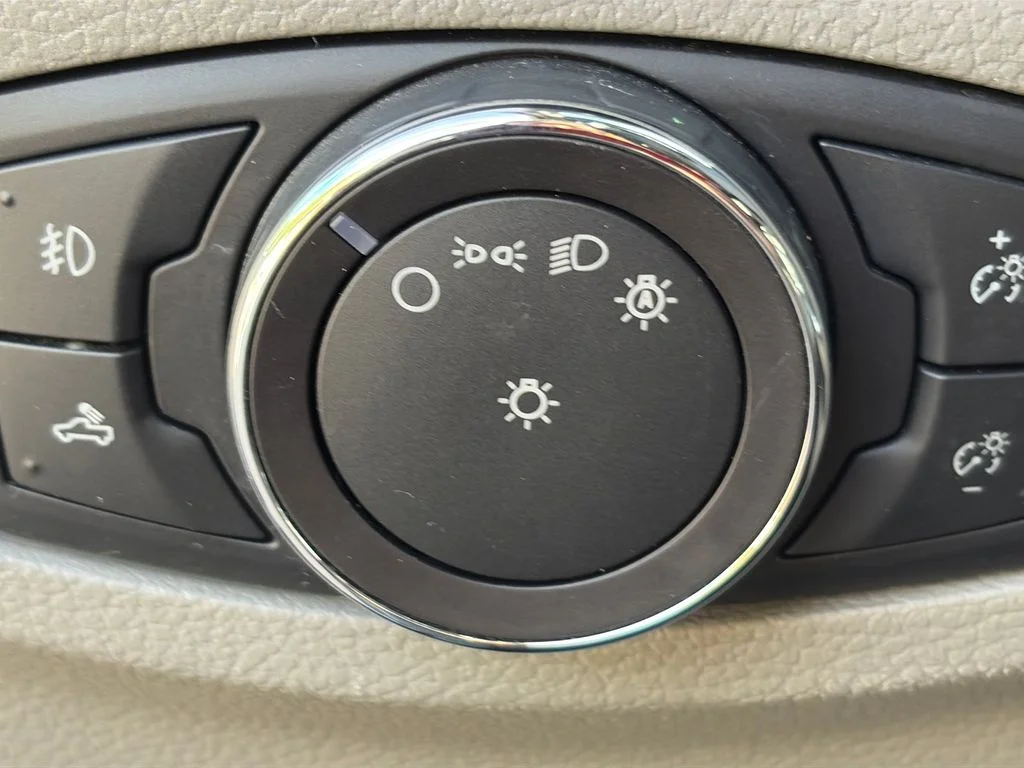 Used 2018 Blue Ford XLT image 38