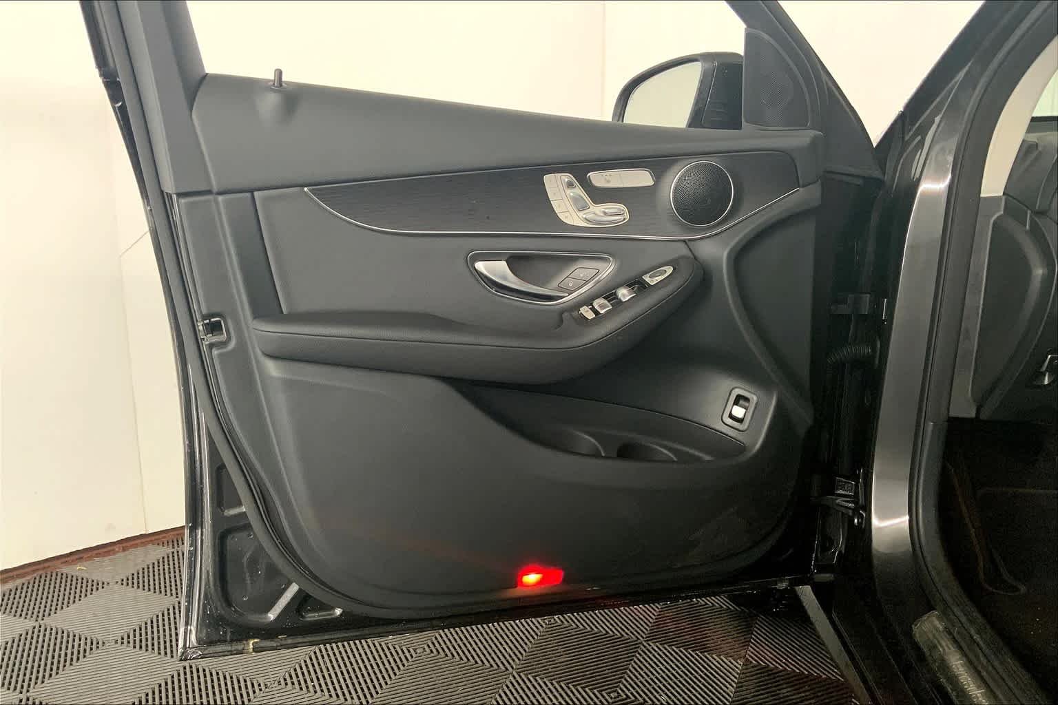 Used 2021 Graphite Grey Metallic Mercedes-Benz GLC 300 image 22