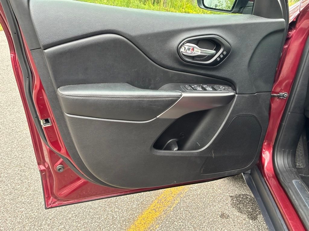 Used 2021 Red Jeep Limited image 33
