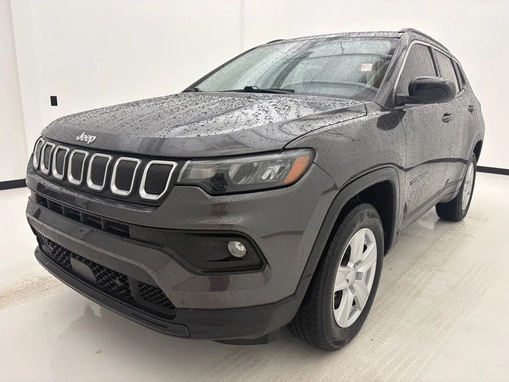 Used 2022 Gray Jeep Latitude image 14