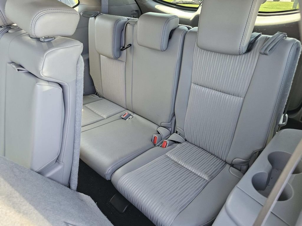 Used 2016 Black Toyota LE Plus V6 image 19