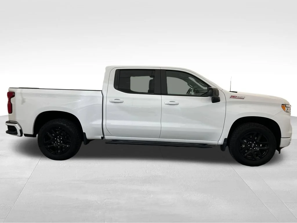 Used 2025 Summit White Chevrolet RST image 7