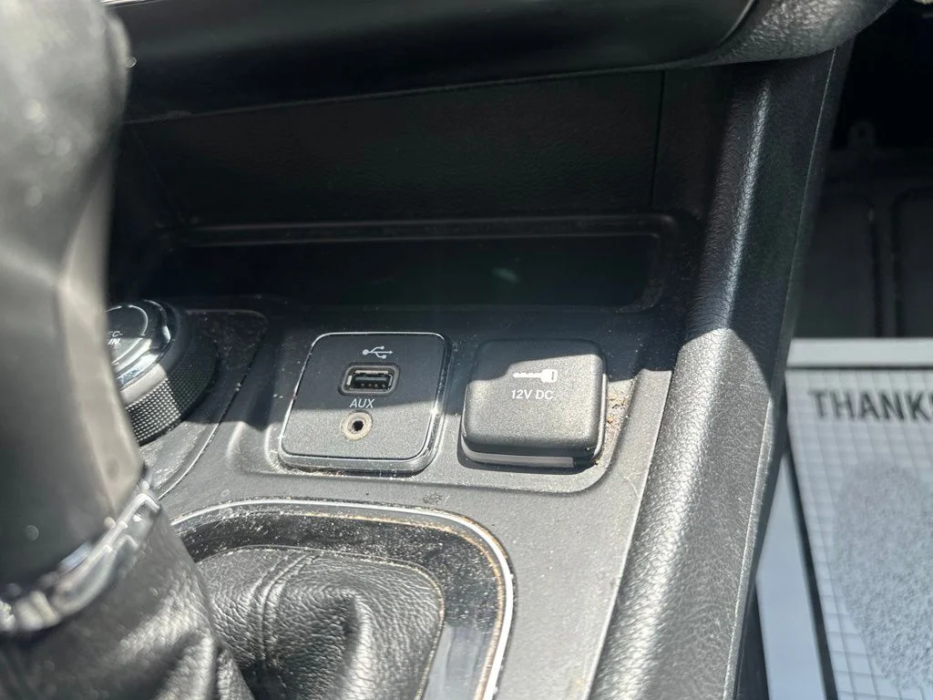 Used 2019 Crystal Metallic Jeep Limited image 20