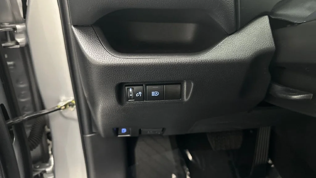 Certified Used 2022 Silver Toyota LE image 28