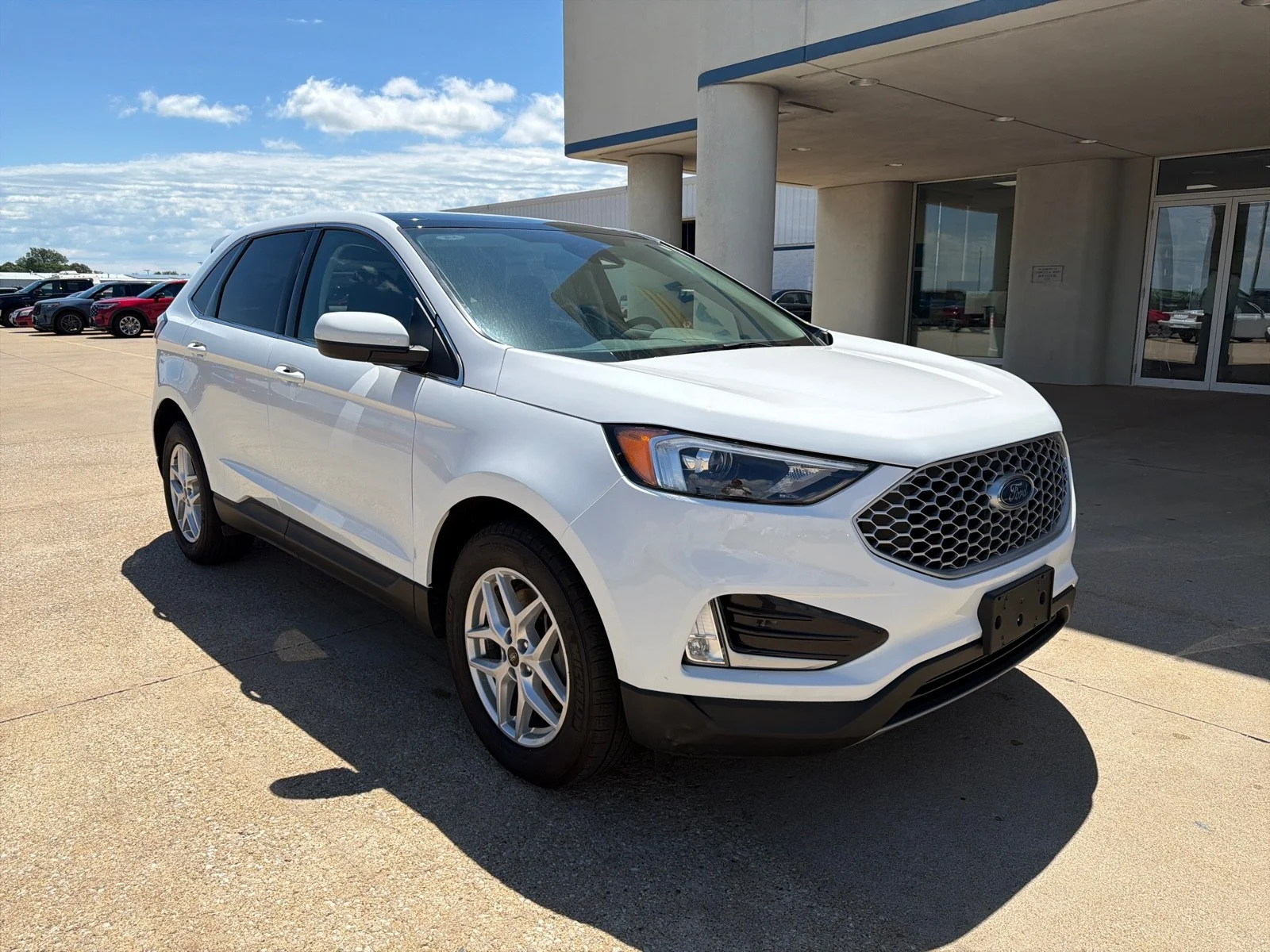Used 2024 Oxford White Clearcoat Ford SEL image 2