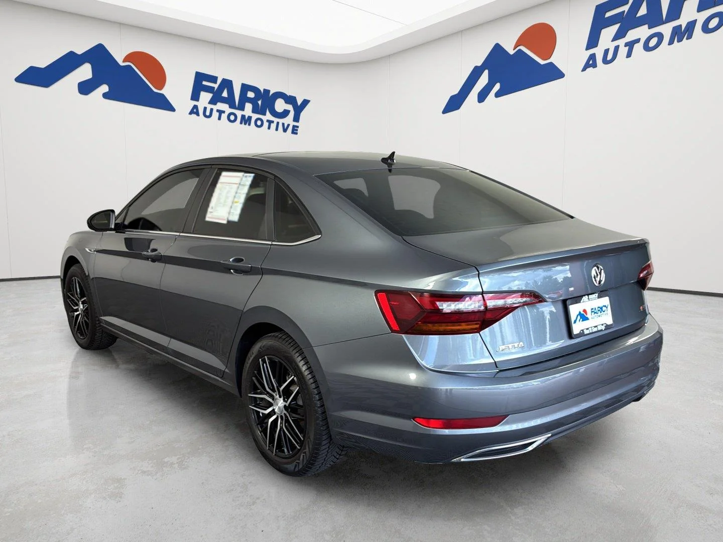 Used 2019 Platinum Gray Metallic Volkswagen R-Line image 7