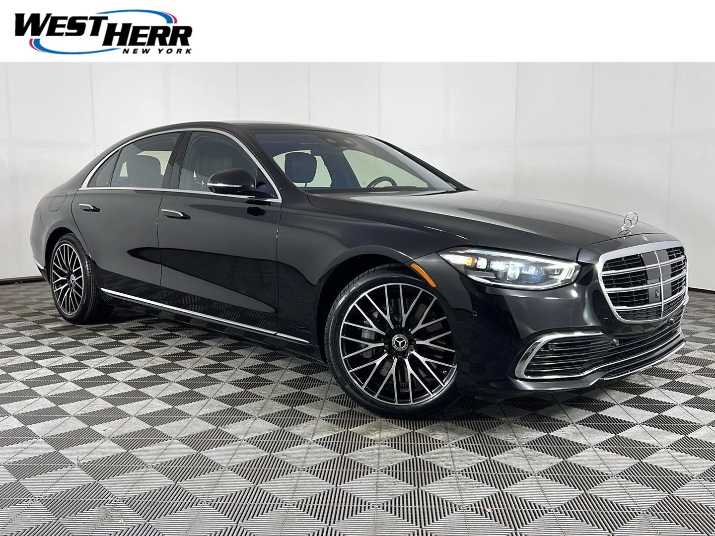 Used 2021 Black Mercedes-Benz S 580 image 1