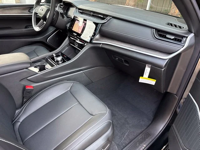 New 2027 Black Jeep Limited Reserve image 30