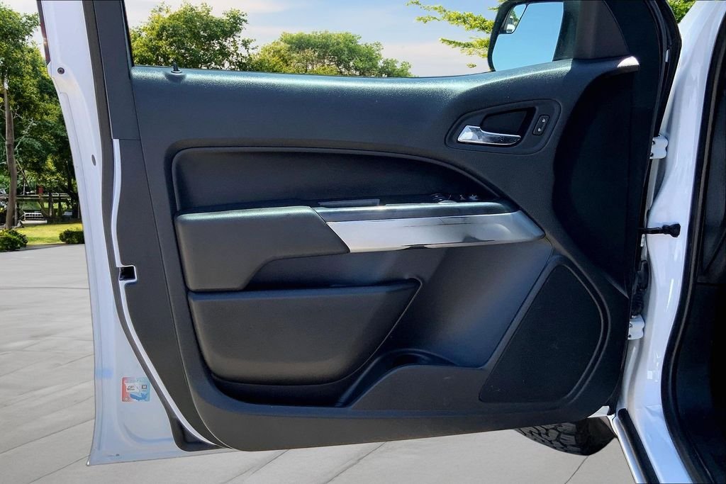 Used 2022 White Chevrolet LT image 16