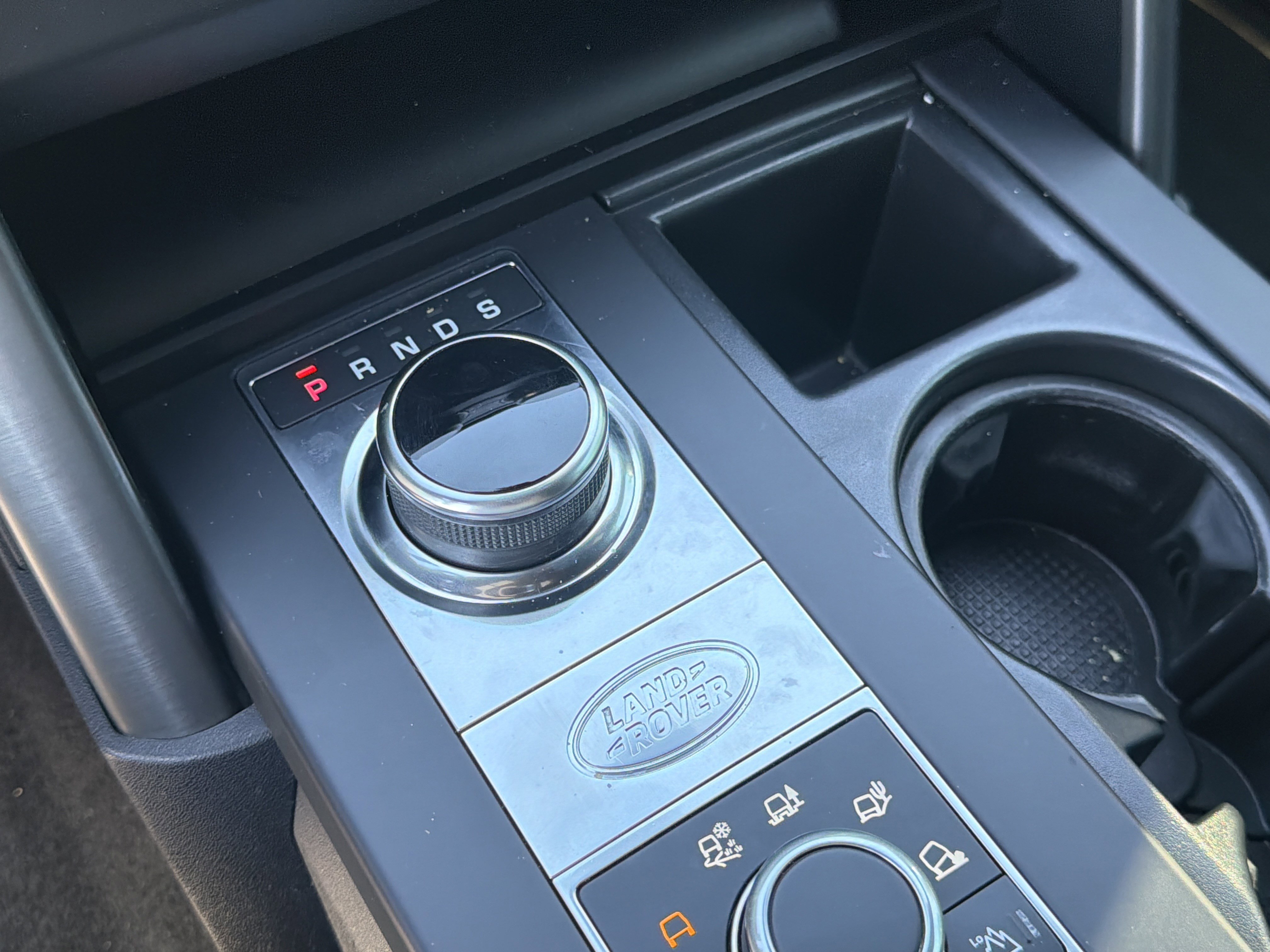 Used 2020 Fuji White Land Rover Landmark Edition image 37
