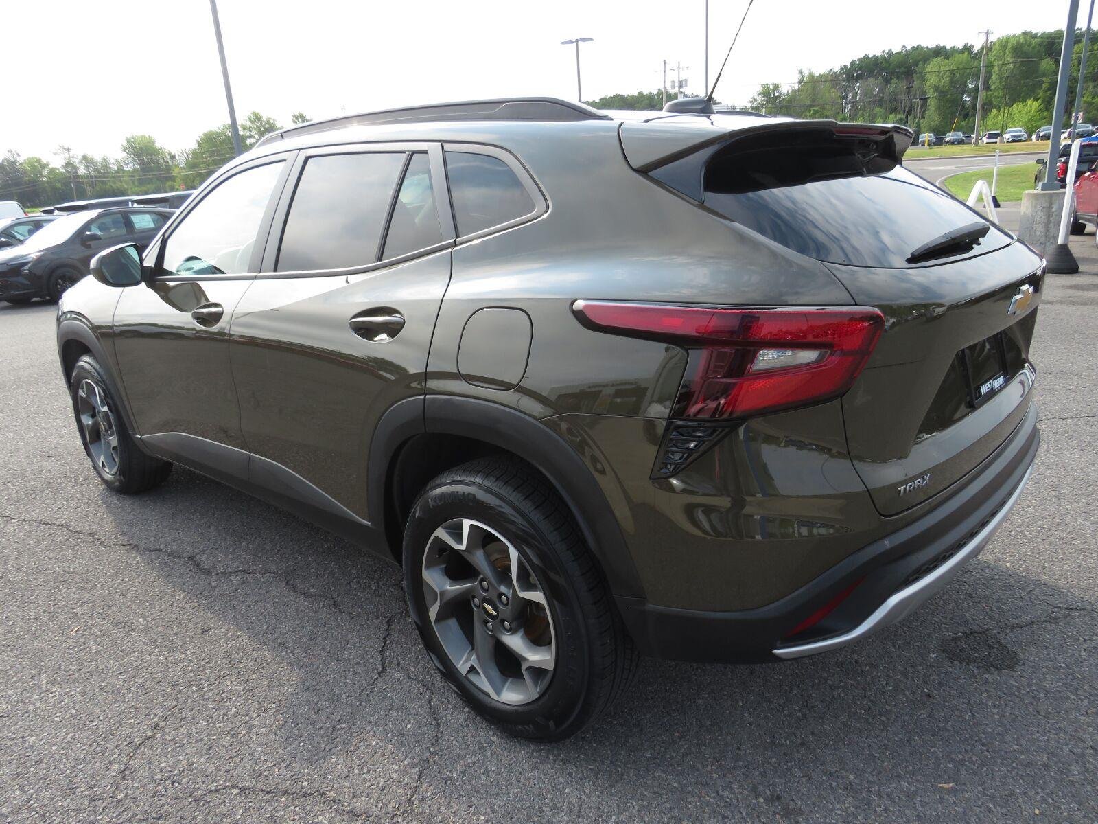 Used 2024 Harvest Bronze Metallic Chevrolet LT image 7