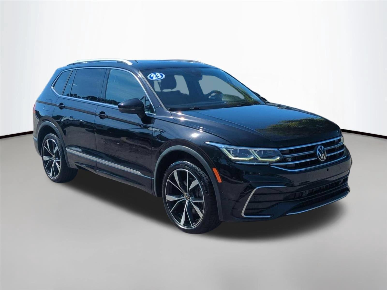 Used 2023  Volkswagen SEL R-Line image 7