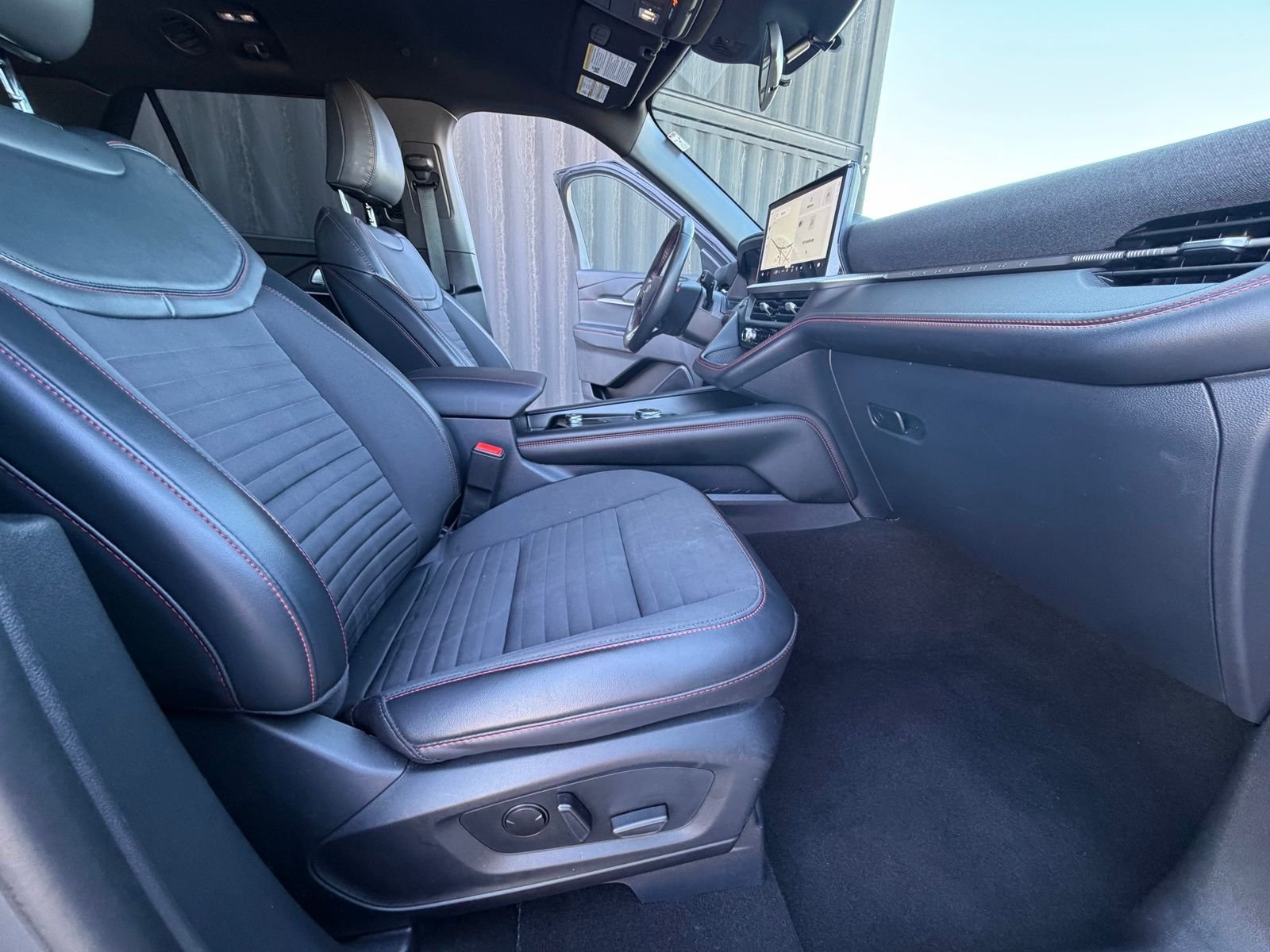Used 2025 Gray Ford ST-Line image 30