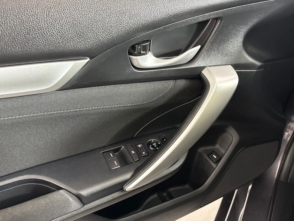 Used 2019  Honda EX image 18