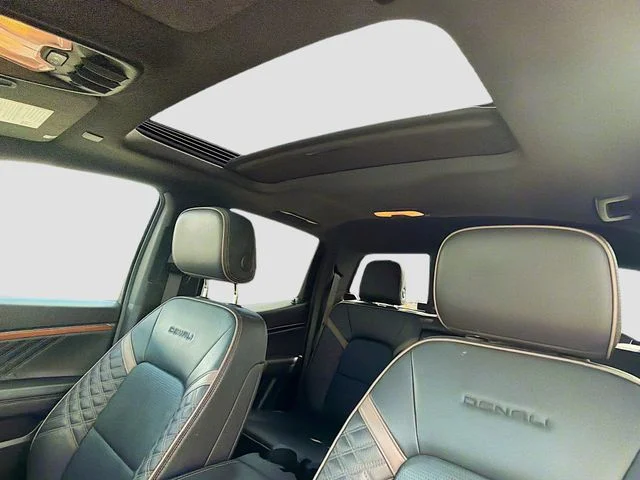 Used 2023 White GMC Denali image 27