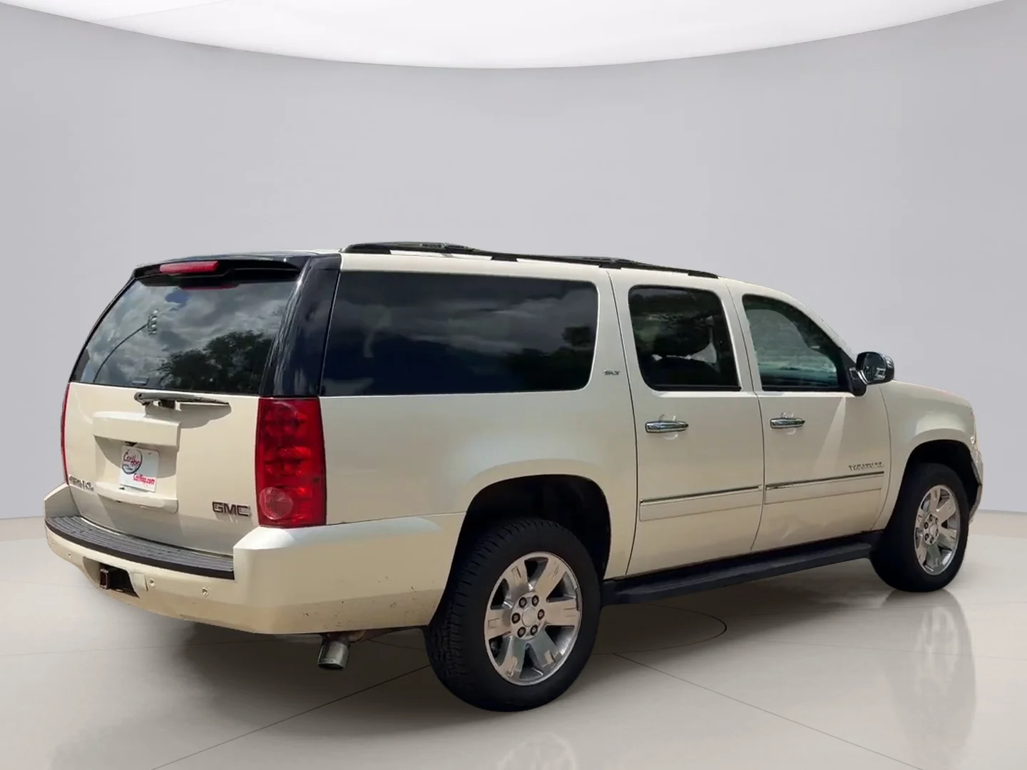 Used 2013 White Gmc  image 5