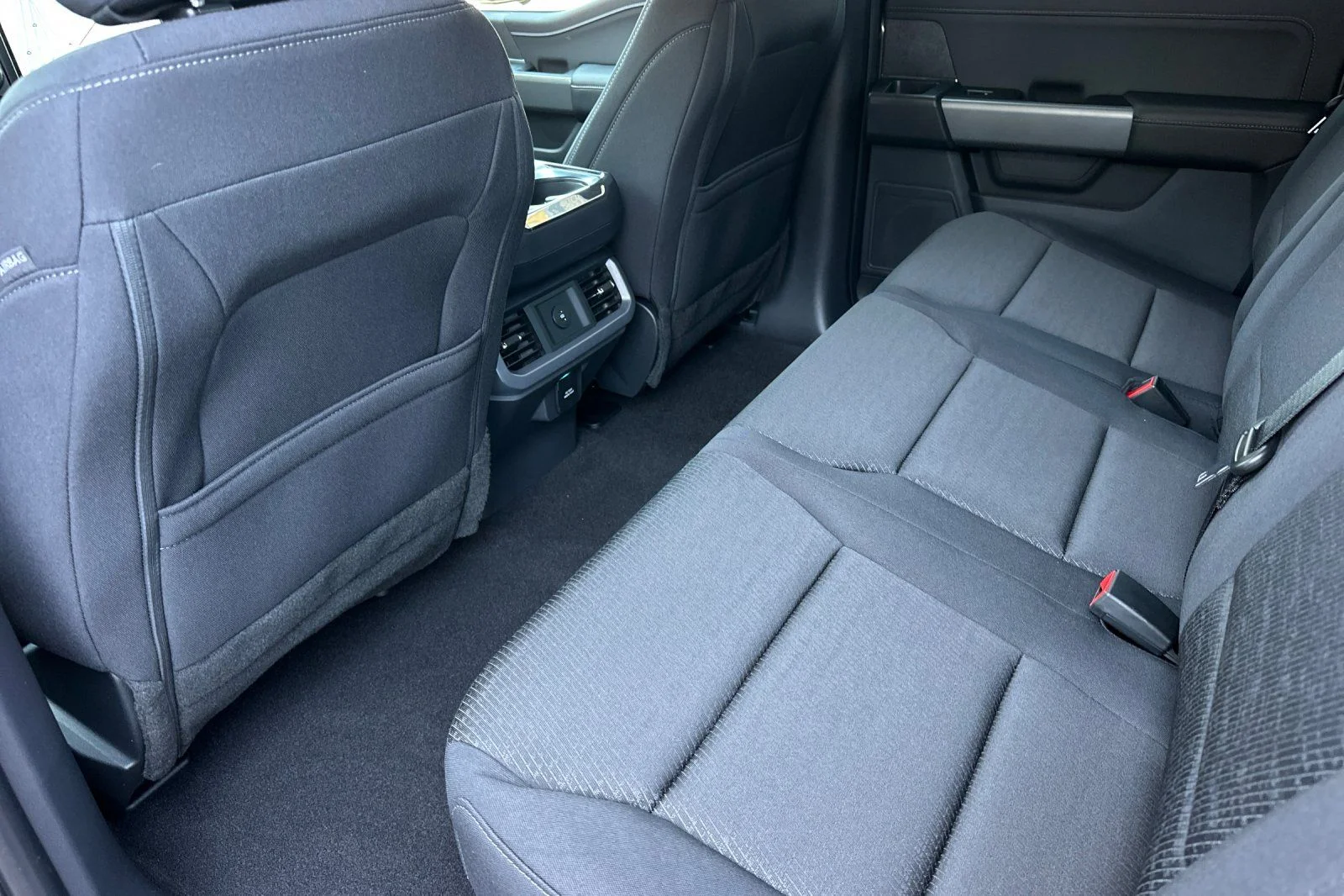 New 2026 Carbonized Gray Metallic Ford XLT image 11
