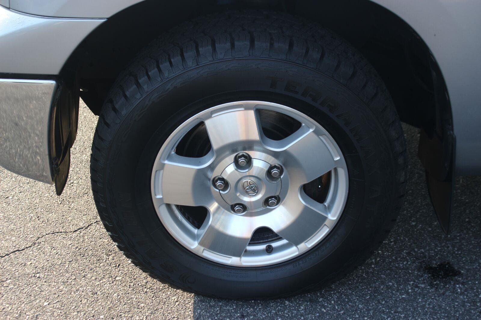 Used 2013 Silver Toyota Double Cab 5.7L FFV V8 6-Spd AT (Natl) image 40