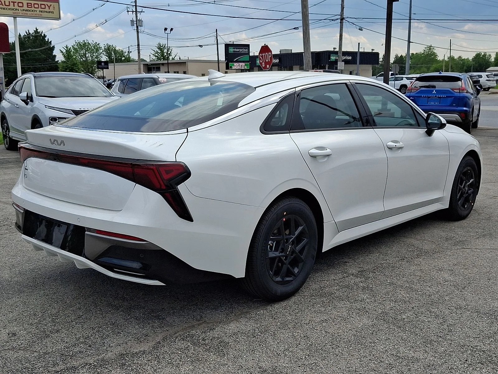 New 2026 White Kia LXS image 7