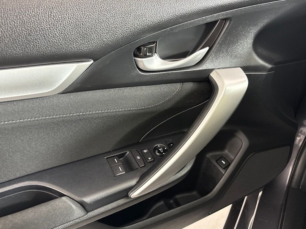 Used 2019  Honda EX image 18