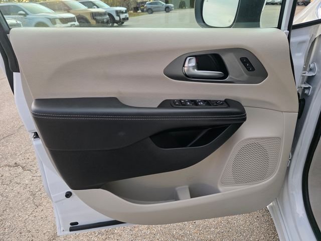 Used 2023 Bright White Clearcoat Chrysler Touring L image 25
