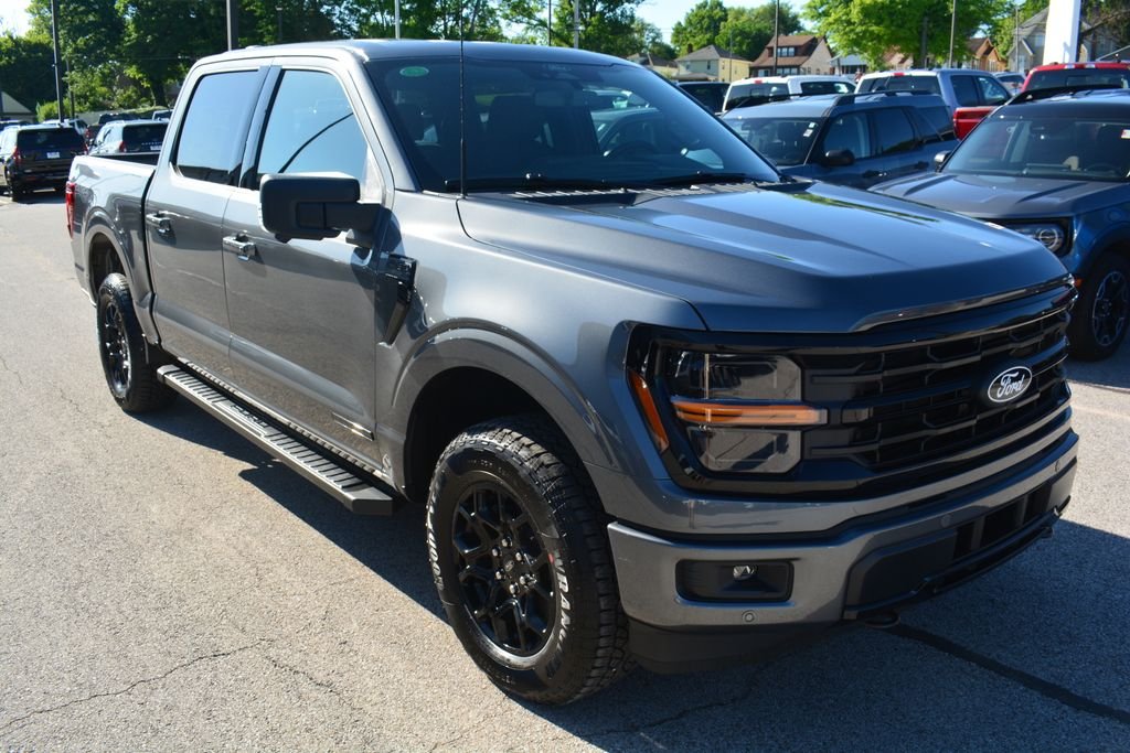 New 2026 Carbonized Gray Metallic Ford XLT image 2
