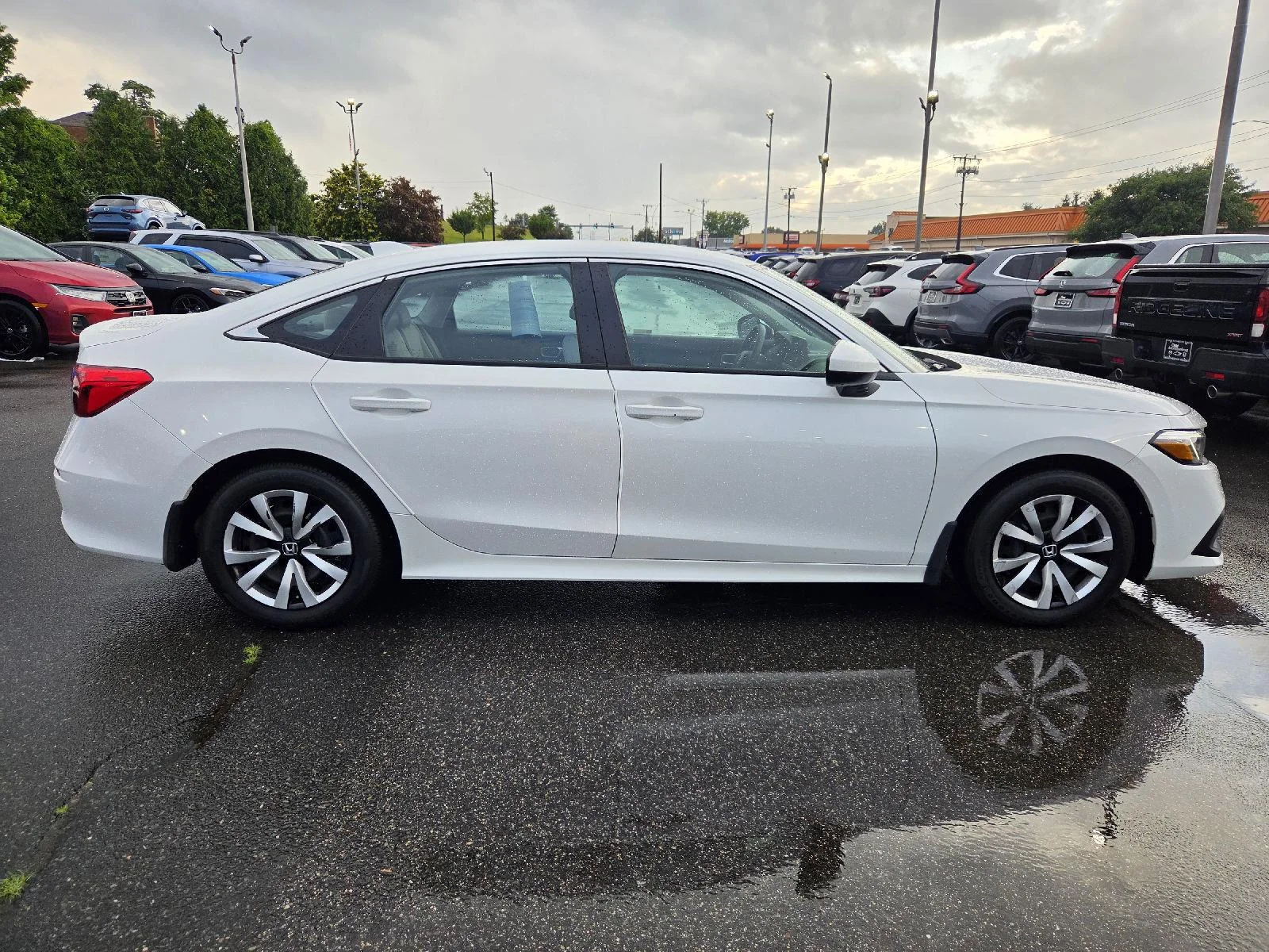 Used 2023 Platinum White Pearl Honda LX image 6