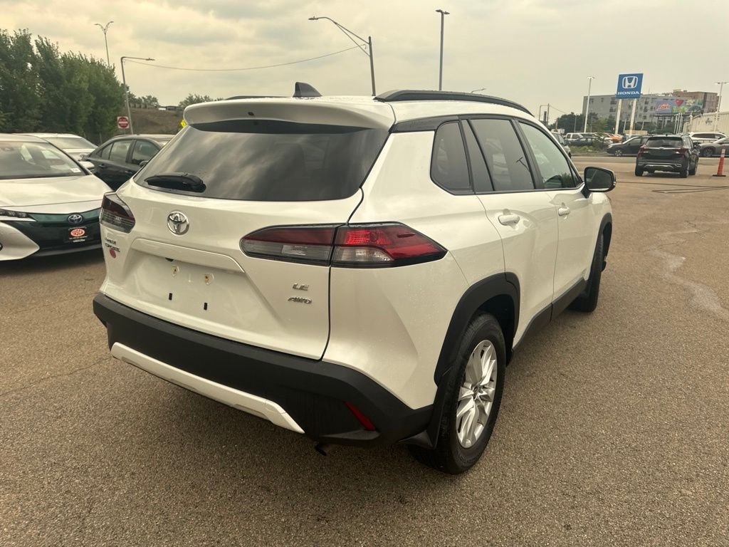 Used 2026 Off-white Toyota LE image 7