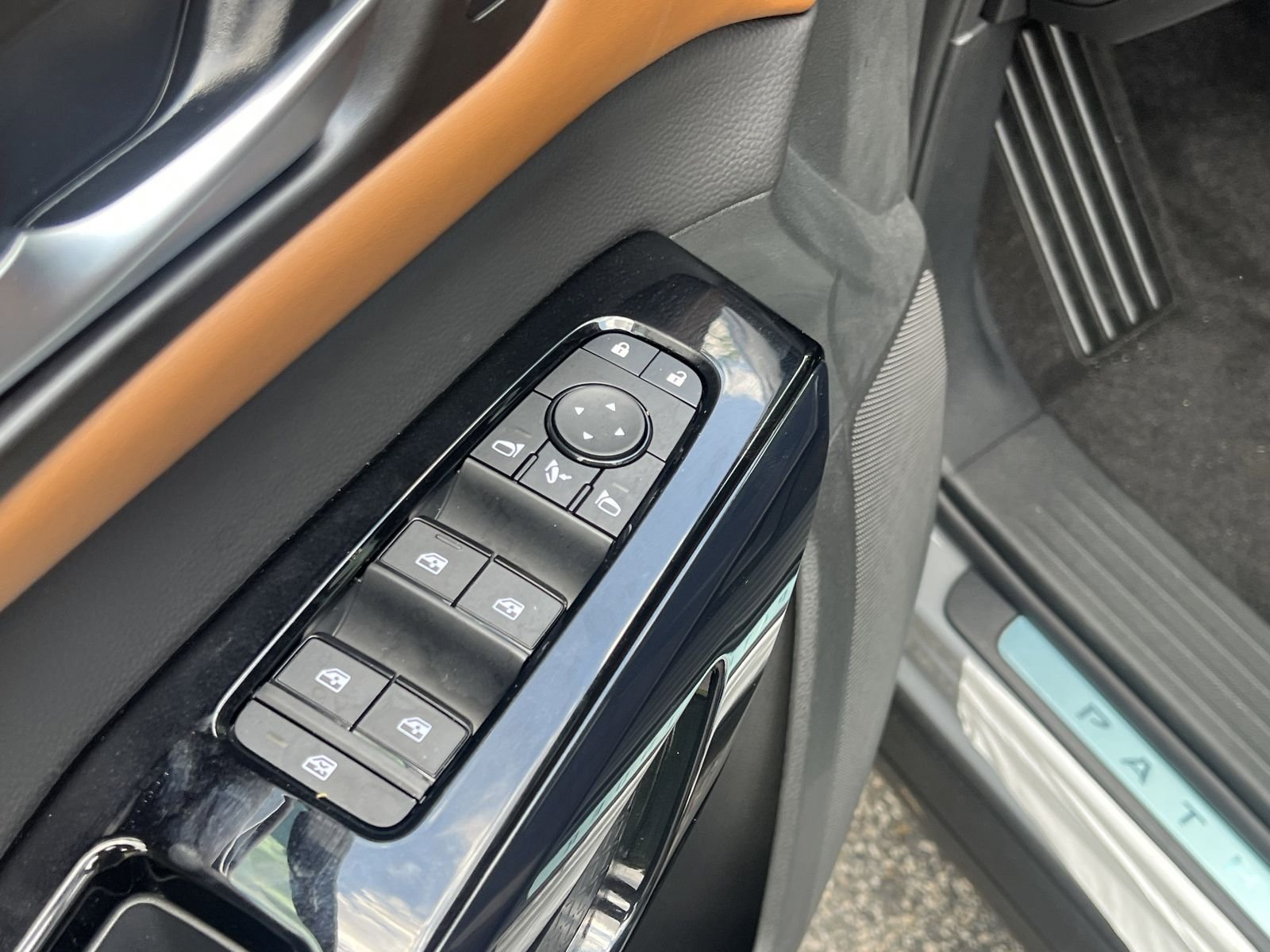 New 2026 Gray Nissan Platinum image 18