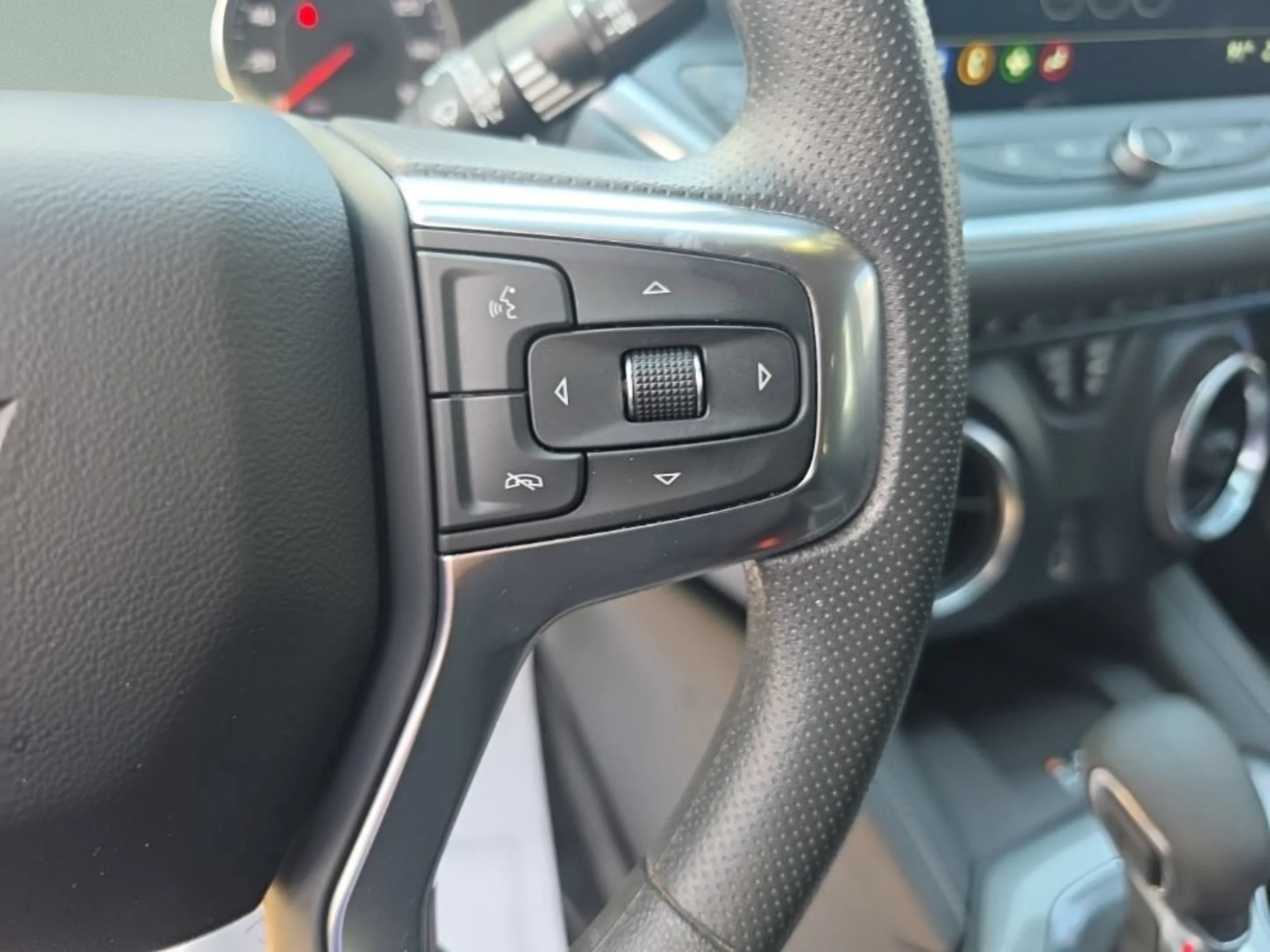 Used 2024 Summit White Chevrolet 2LT image 19