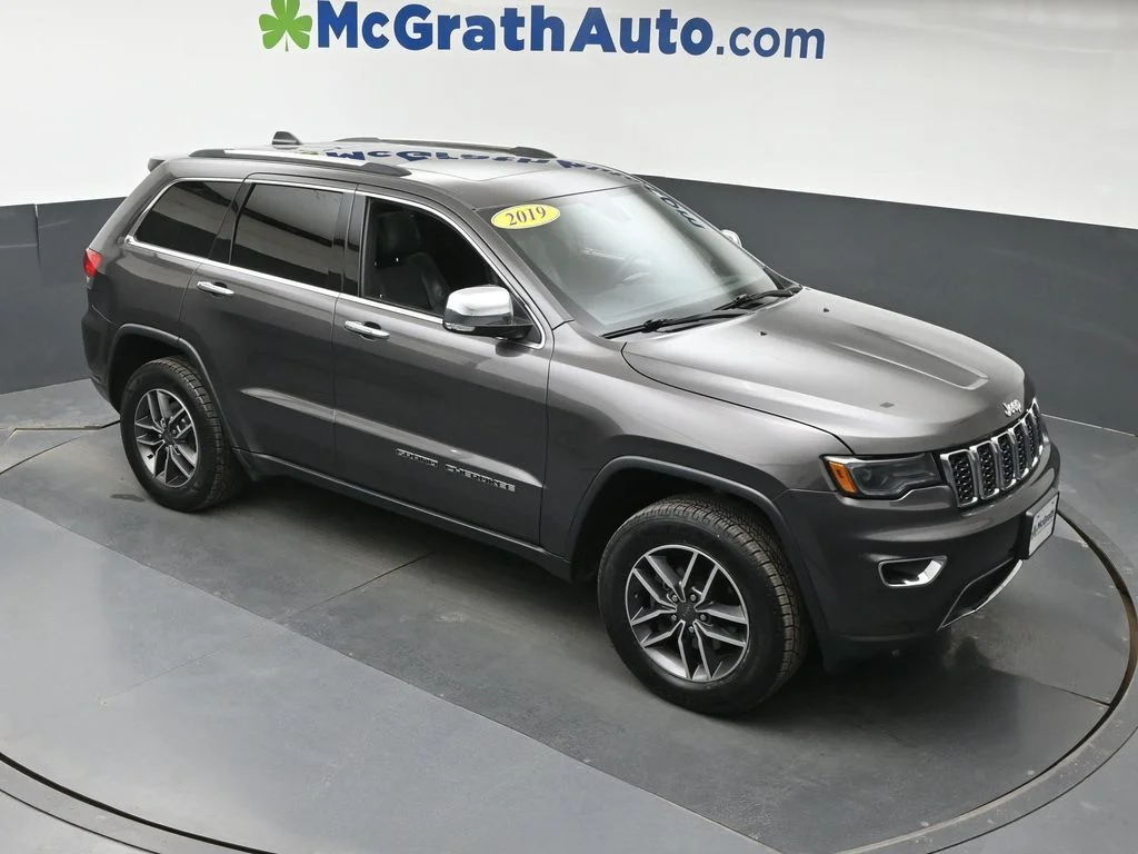 Used 2019 Gray Jeep Limited image 3