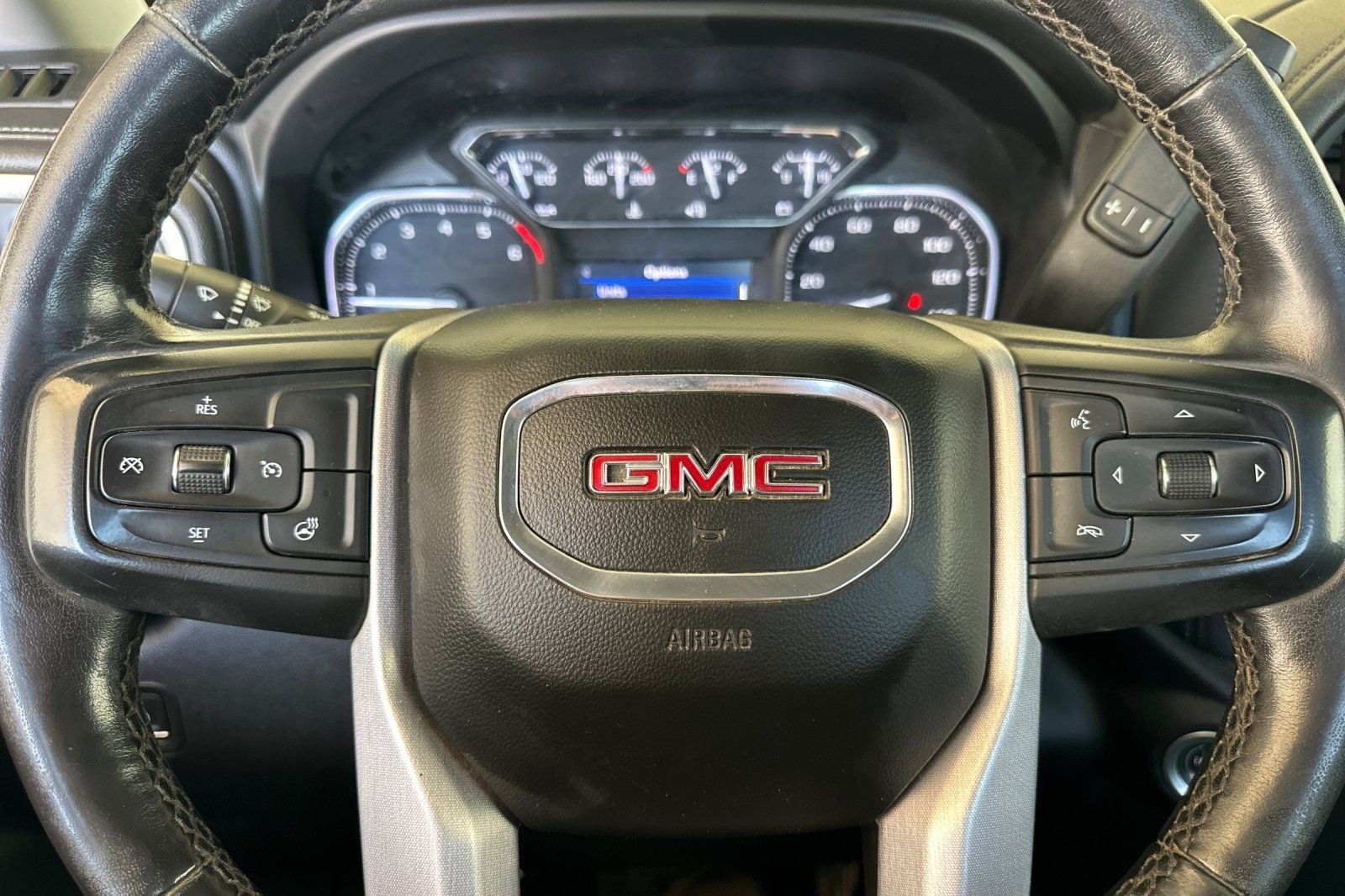 Used 2022 White GMC SLE image 20