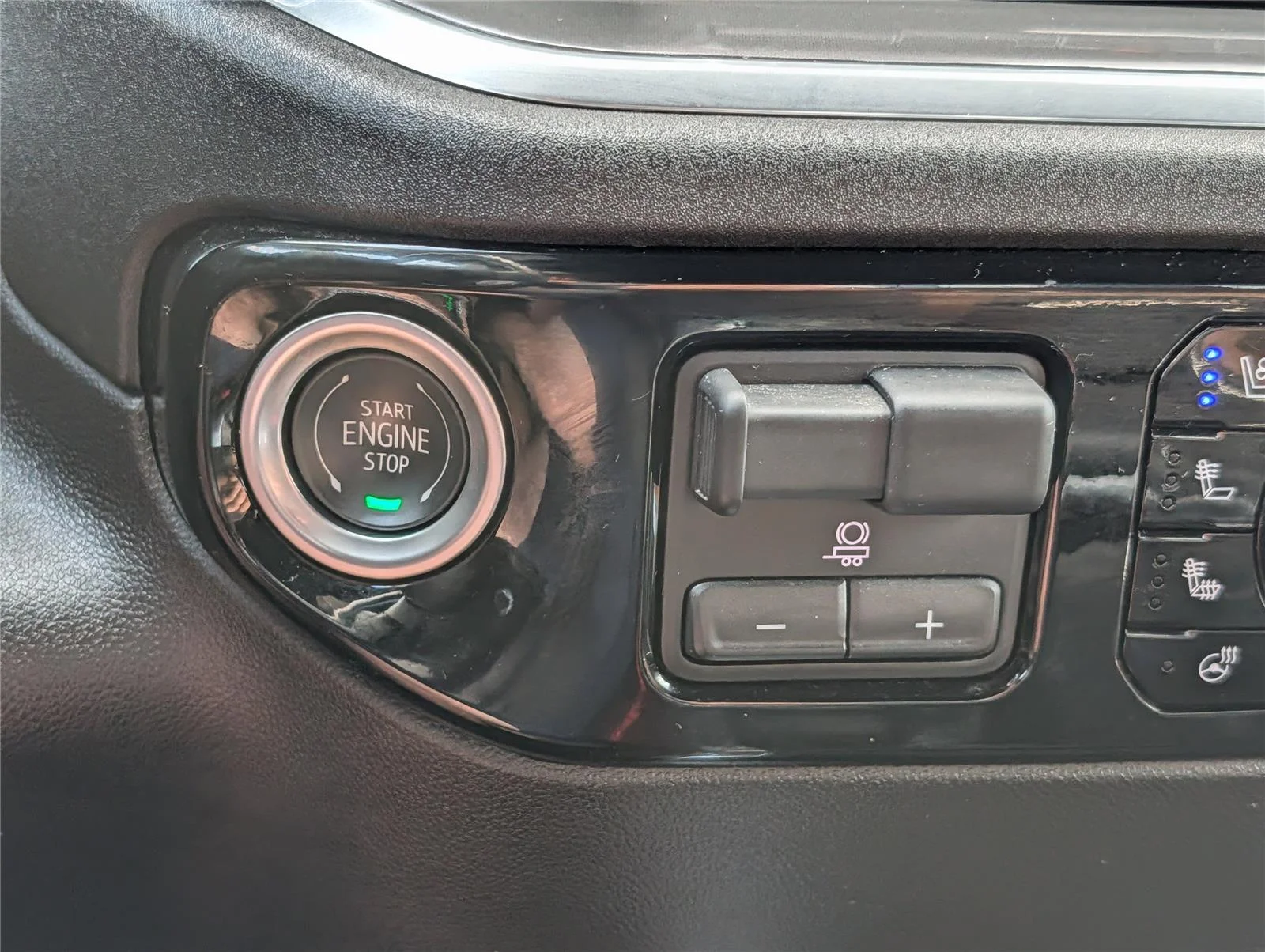 Used 2025 Sterling Gray Metallic Chevrolet High Country image 22