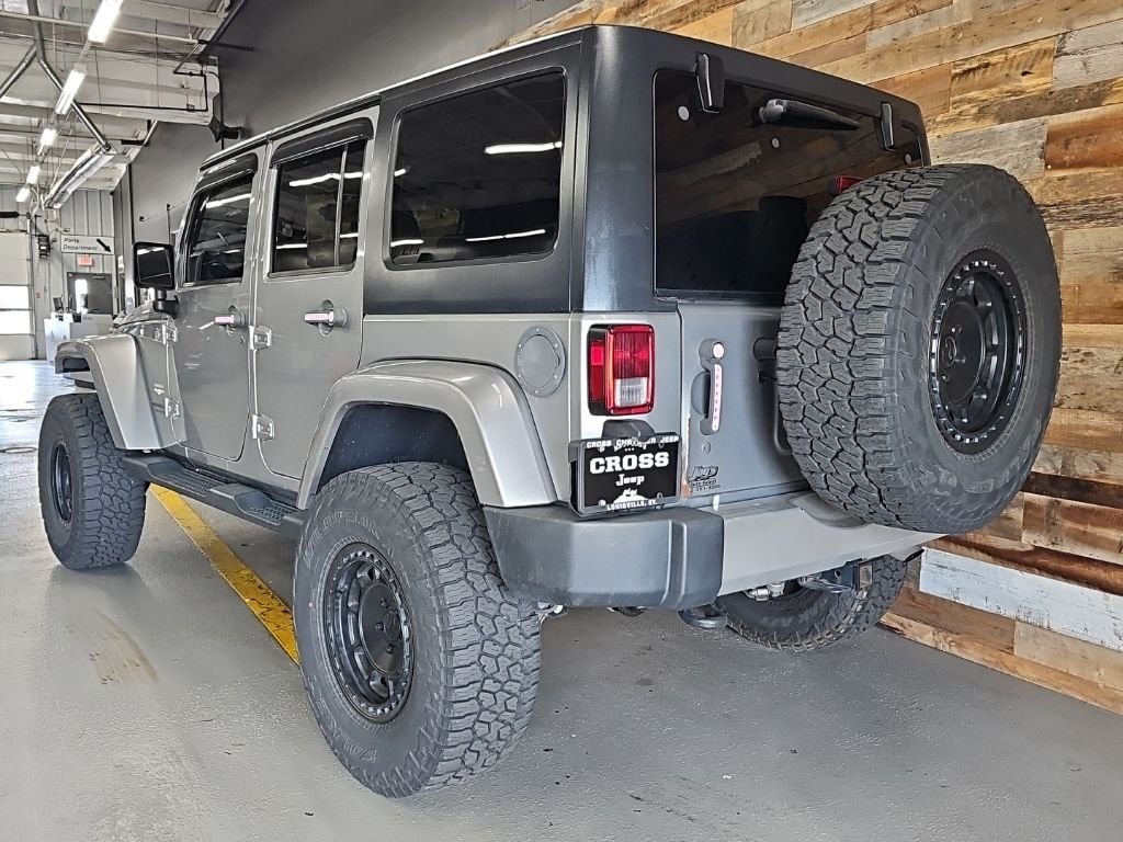 Used 2014 Billet Metallic Clearcoat Jeep Unlimited Sahara image 4