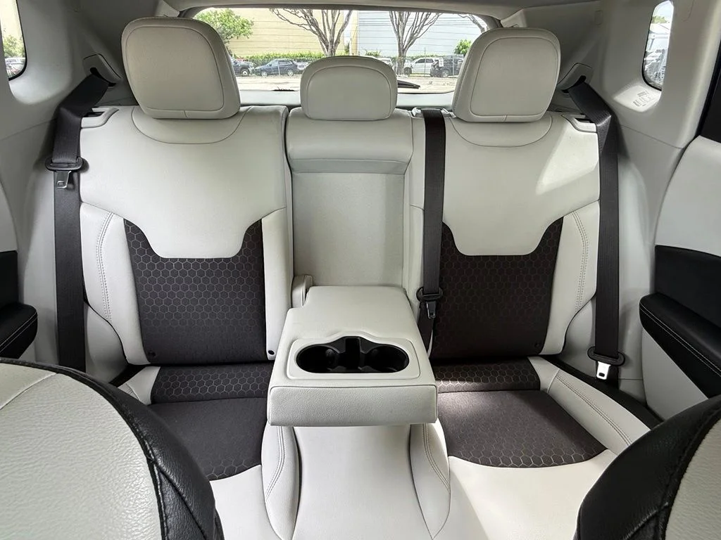 Certified Used 2019 Blue Jeep Latitude image 14