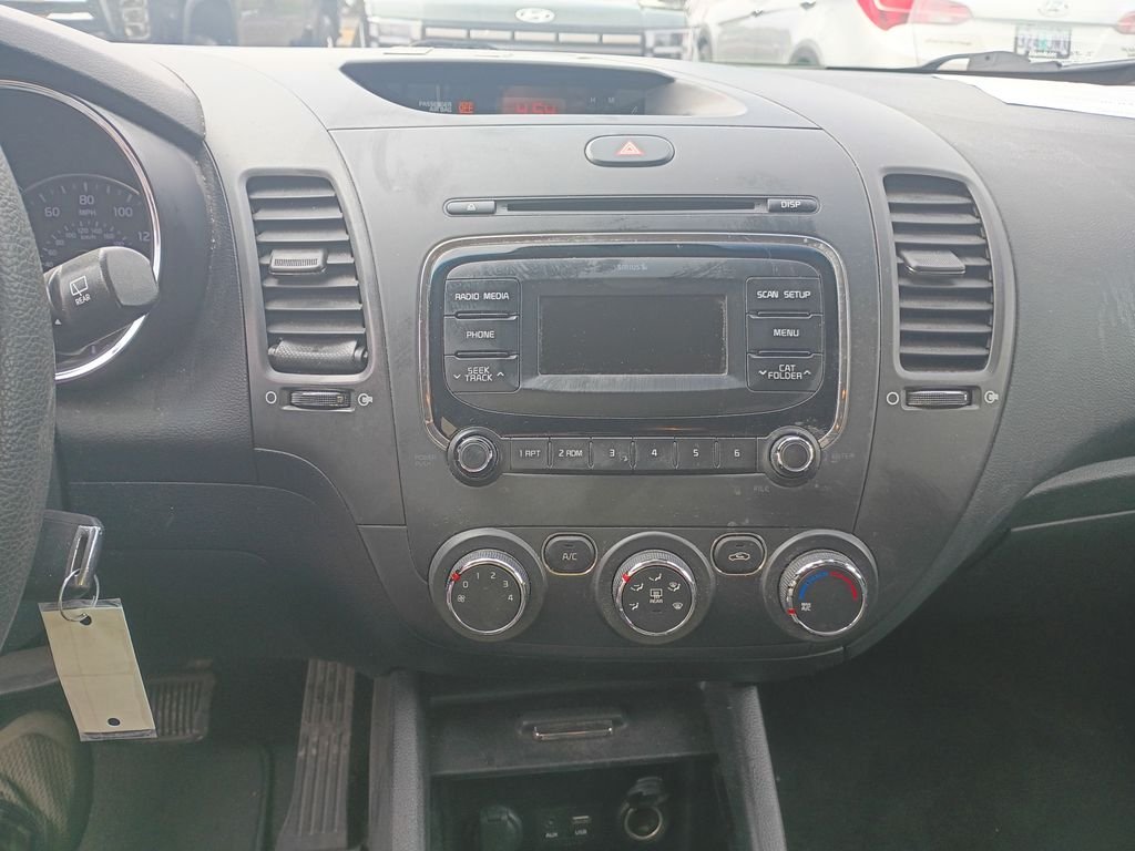 Used 2017 Silky Silver Kia LX image 16