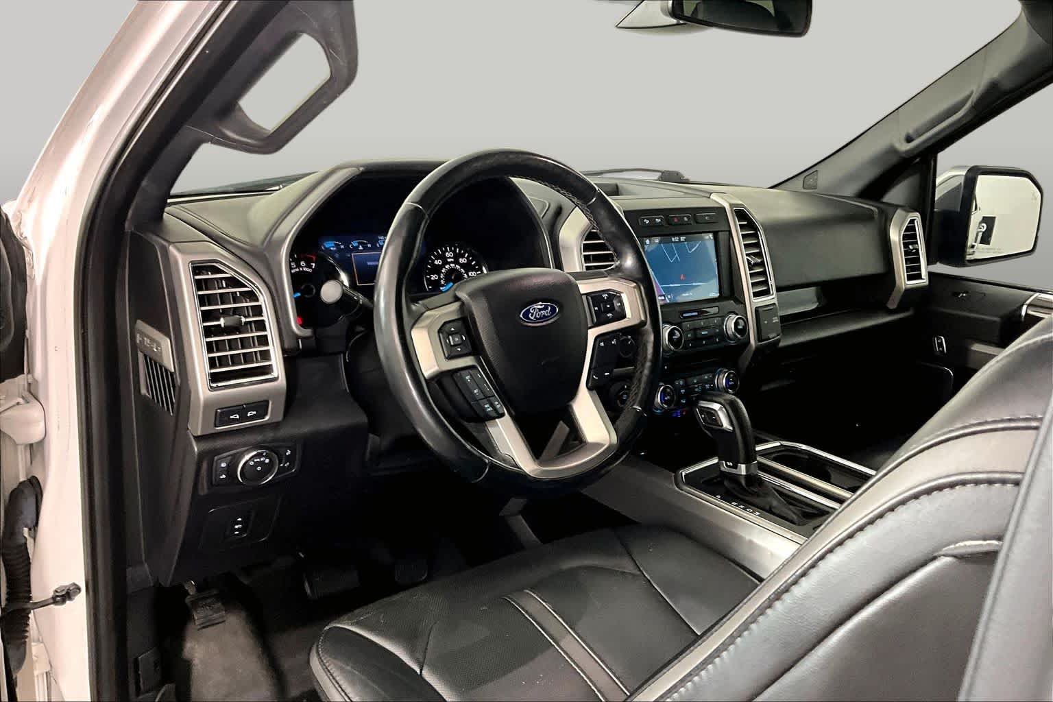 Used 2017 White Platinum Metallic Tri-Coat Ford Platinum image 16