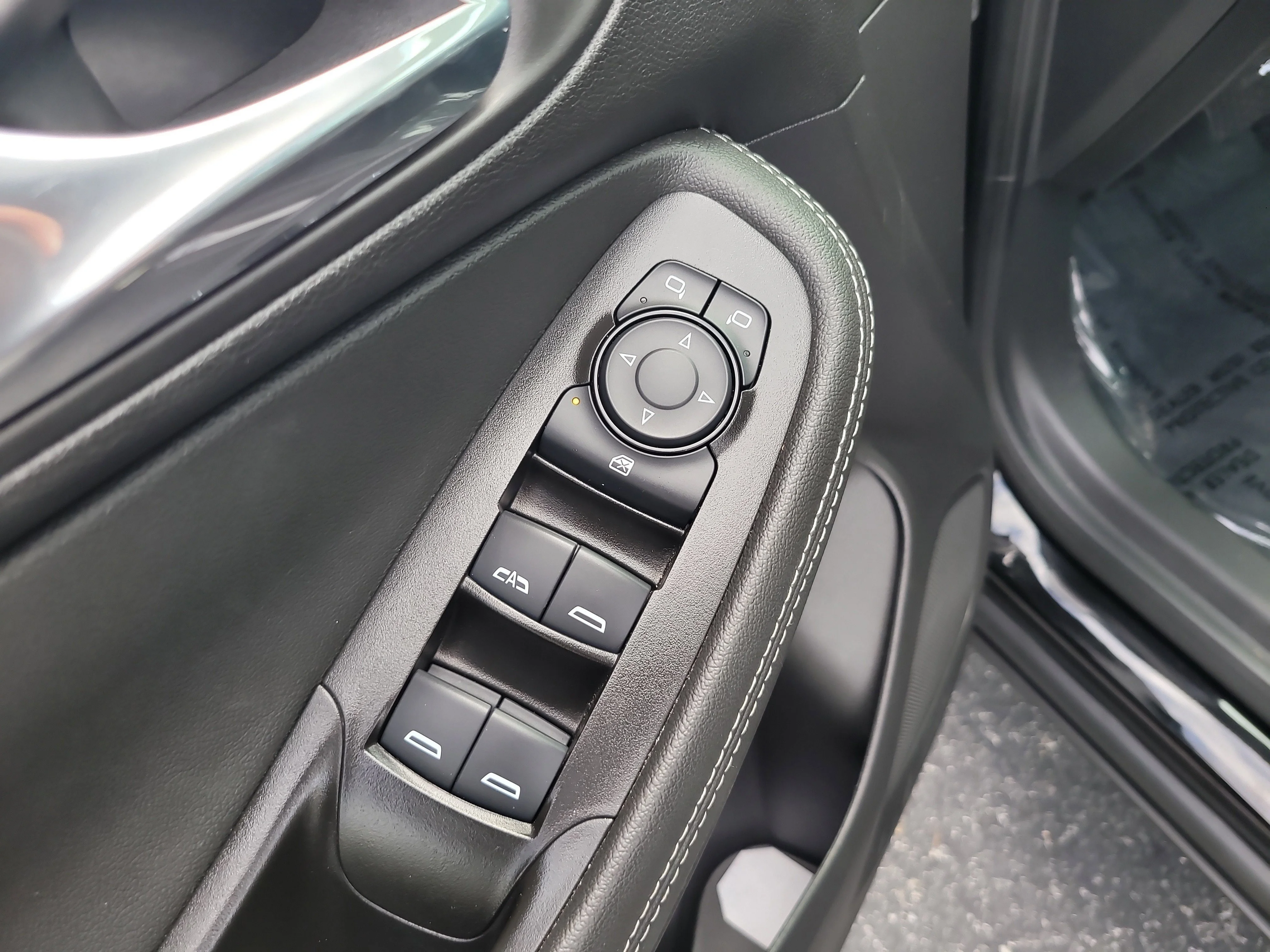 Used 2025 Ebony Twilight Metallic Buick Preferred image 15