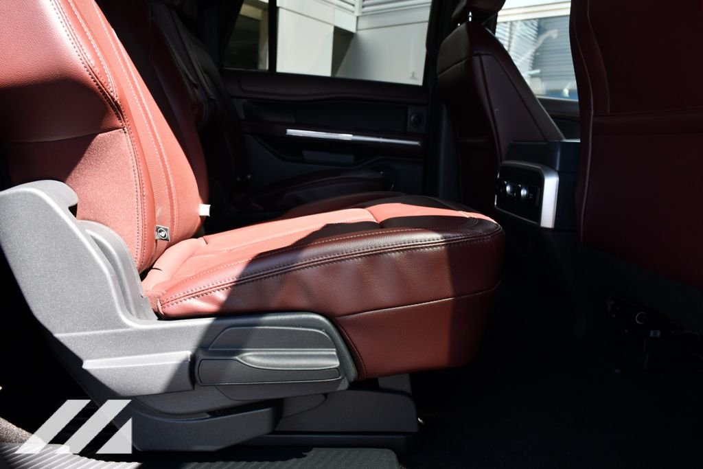 Used 2023  Ford Limited image 27